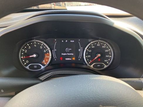 Certified 2023 Jeep Renegade Latitude image 12