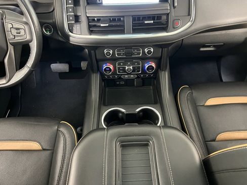Used 2022 GMC Yukon XL AT4 image 17