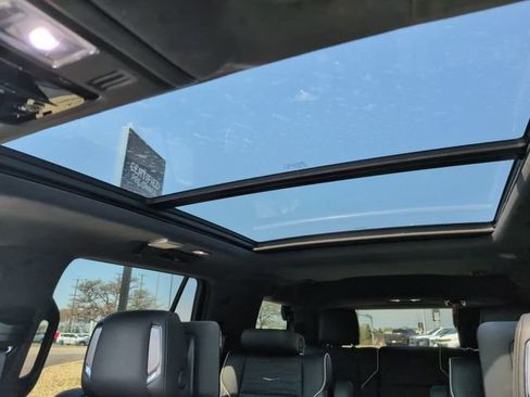 Used 2025 Cadillac Escalade Premium Luxury Platinum AWD/4WD image 23