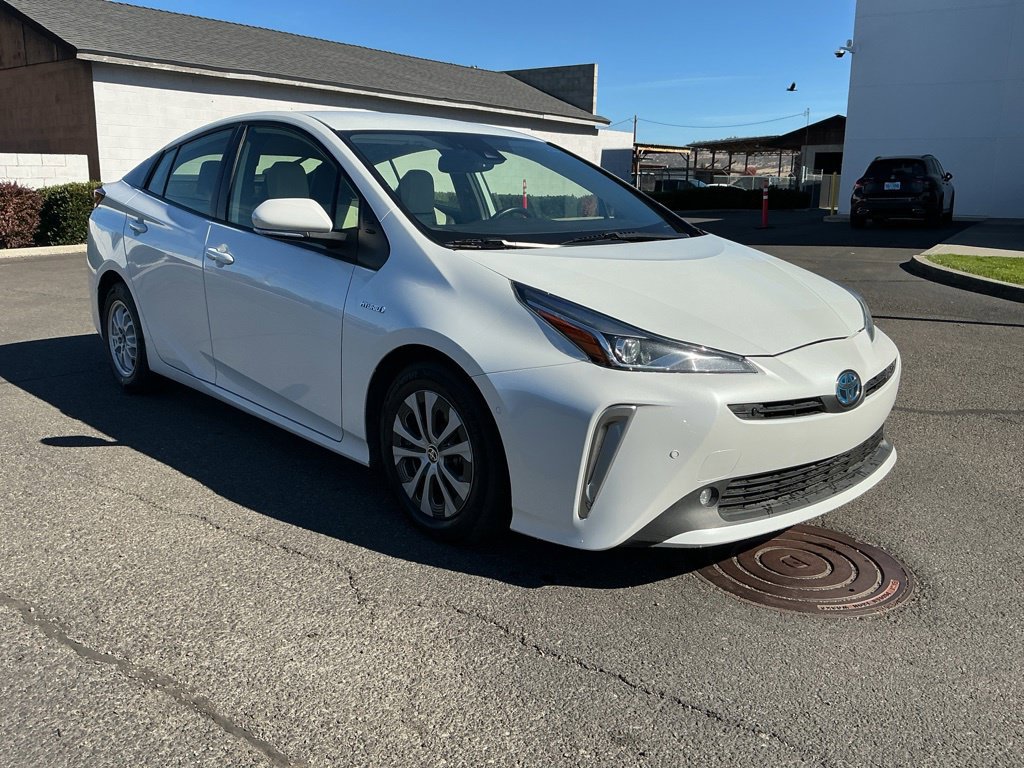 Used 2022 Toyota Prius XLE AWD/4WD image 3