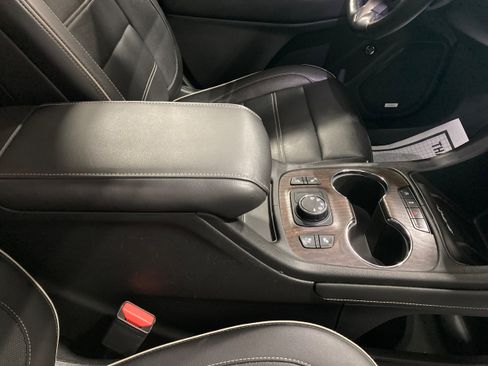 Used 2020 GMC Acadia Denali w/ Trailering Package AWD/4WD image 6