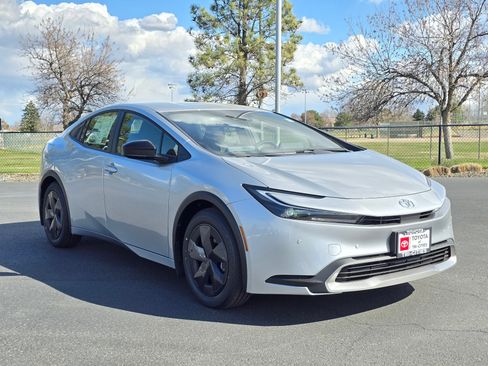 Used 2026 Toyota Prius Plug-In Hybrid FWD image 36