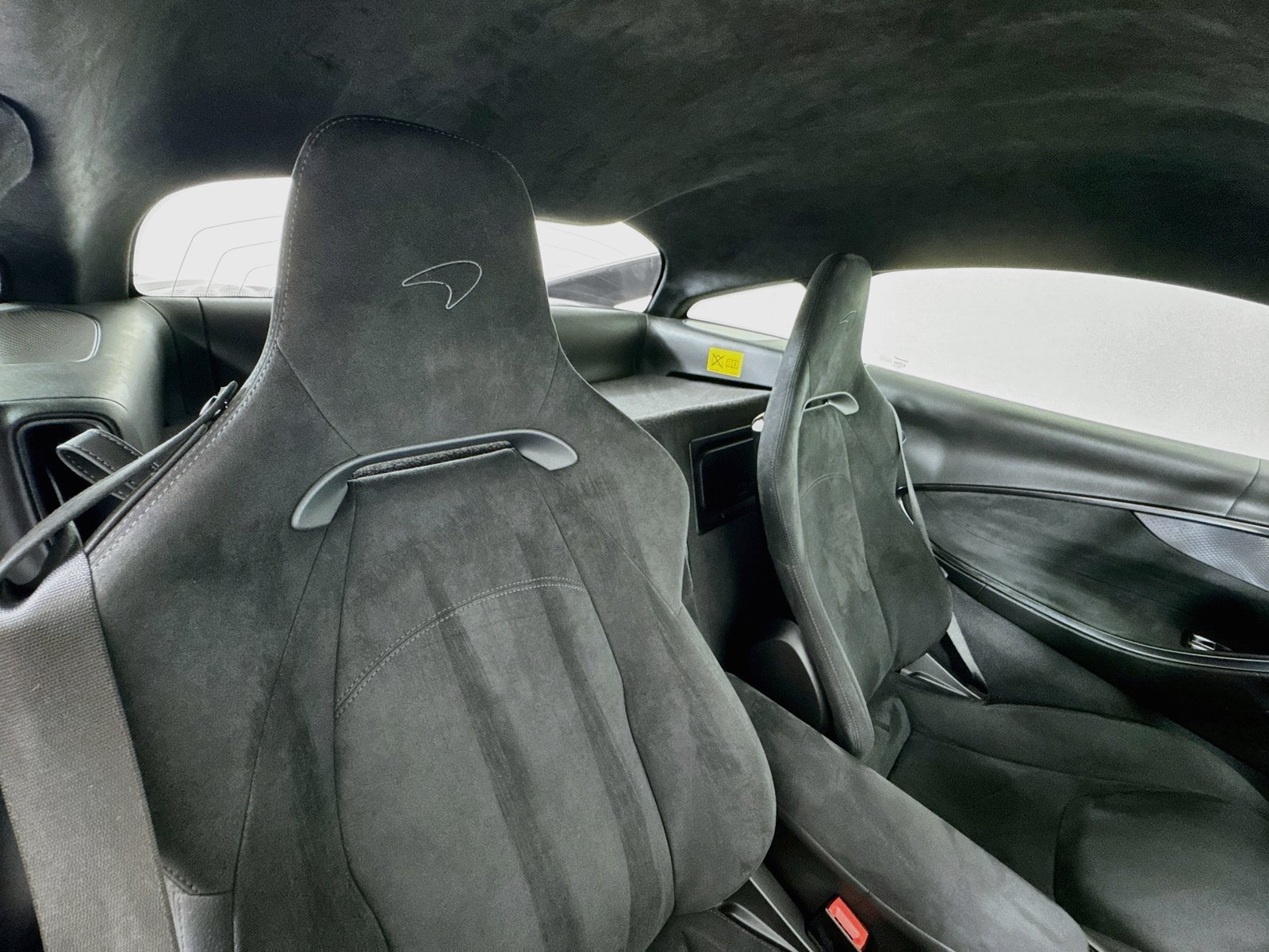 Used 2023 McLaren Artura RWD image 23