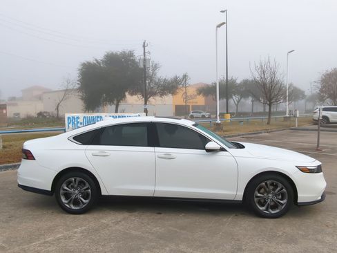 Used 2024 Honda Accord EX image 2