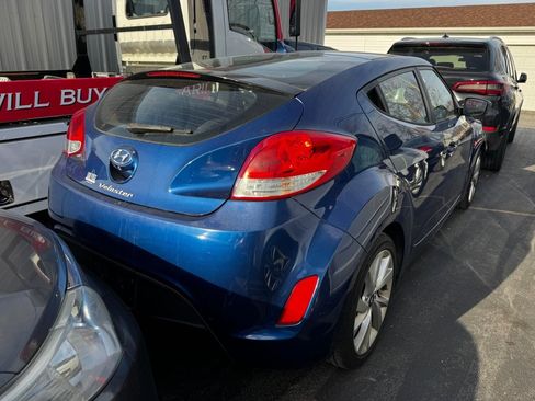 Used 2016 Hyundai Veloster image 4
