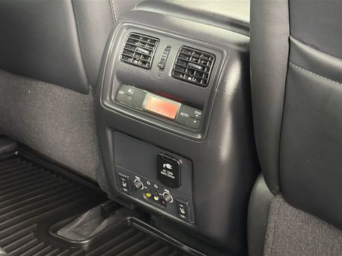 Used 2016 Nissan Pathfinder Platinum w/ Family Entertainment Package AWD/4WD image 31