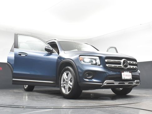 Used 2022 Mercedes-Benz GLB 250 4MATIC w/ Premium Package Lite image 30