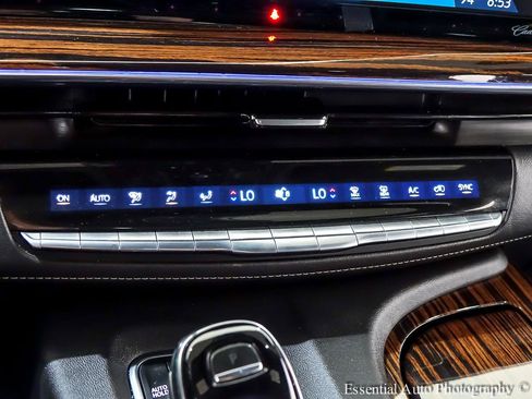 Used 2022 Cadillac Escalade ESV Premium Luxury AWD/4WD image 27