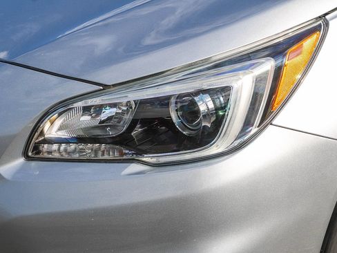 Used 2016 Subaru Outback 2.5i Limited AWD/4WD image 10