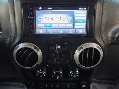 Used 2018 Jeep Wrangler Unlimited Sahara AWD/4WD image 11