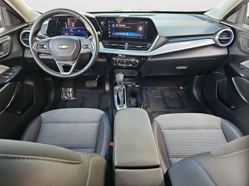 Used 2024 Chevrolet Trax LT w/ Driver Confidence Package FWD image 18