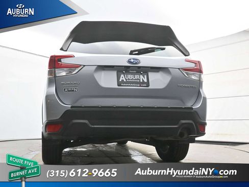 Used 2023 Subaru Forester Premium AWD/4WD image 17