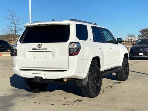 Used 2016 Toyota 4Runner SR5 image 7