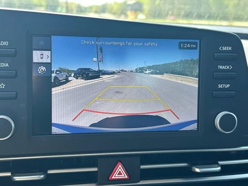 Used 2025 Hyundai Elantra SE FWD image 29