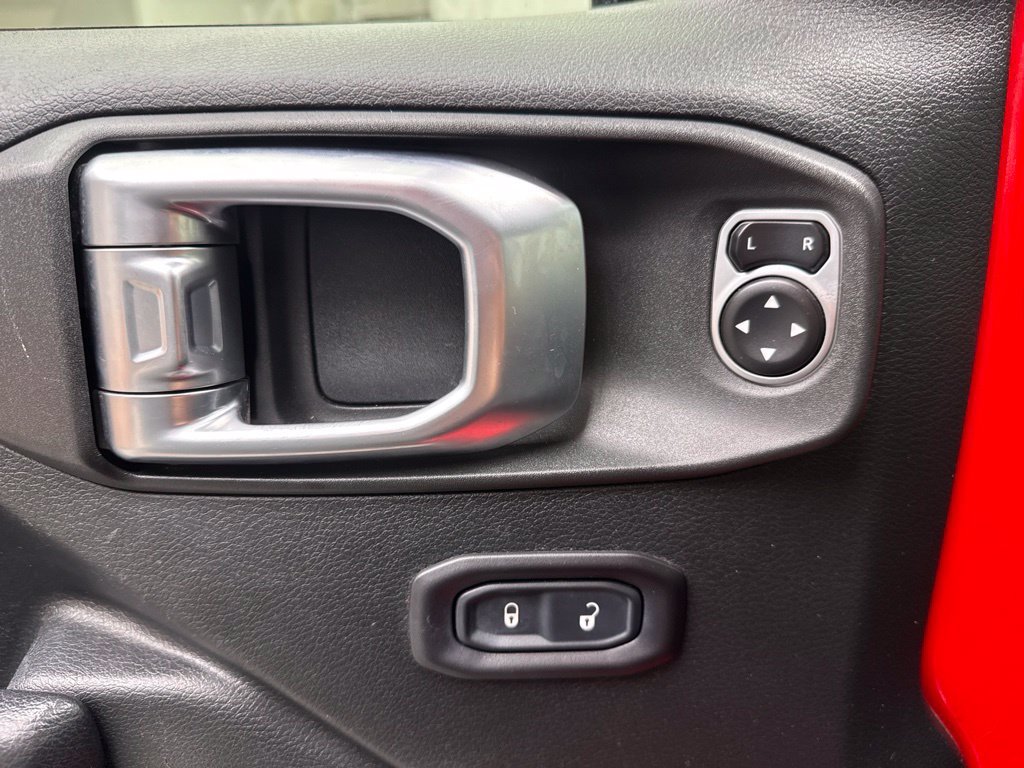 Used 2018 Jeep Wrangler Unlimited Sport S AWD/4WD image 32