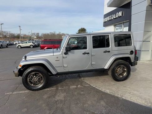 Used 2017 Jeep Wrangler Unlimited Sahara image 6