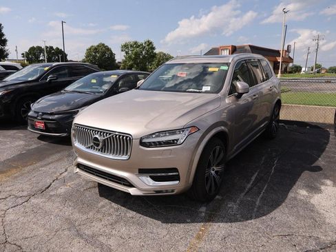 Used 2023 Volvo XC90 B6 Ultimate w/ Protection Package Premier AWD/4WD image 4