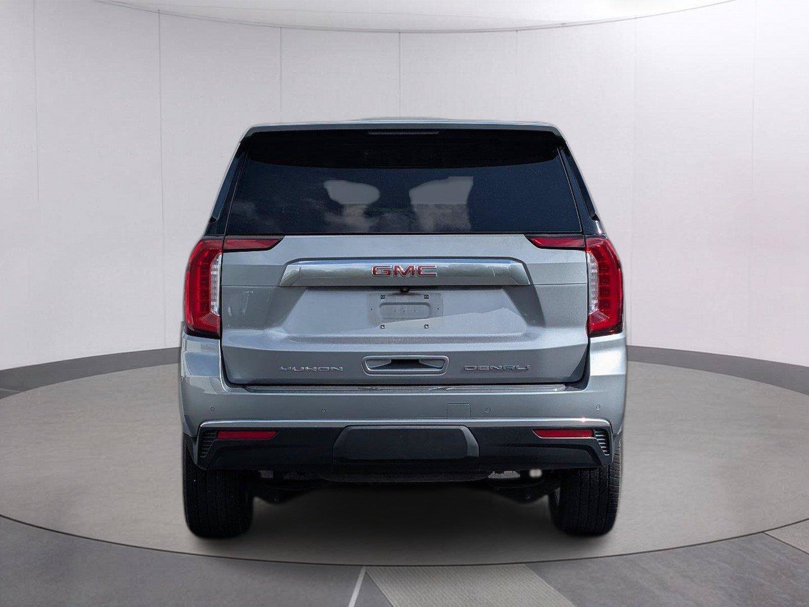 Used 2023 GMC Yukon Denali RWD image 4