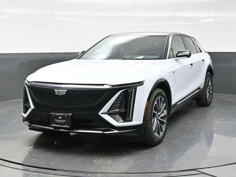 New 2026 Cadillac Lyriq Premium Sport image 2