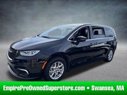 Used 2024 Chrysler Pacifica Touring-L image 1