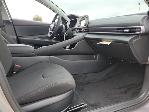 New 2026 Hyundai Elantra SE image 16
