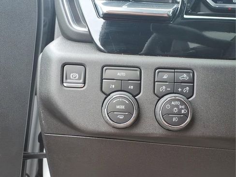 Used 2025 Chevrolet Silverado 1500 RST w/ Redline Edition AWD/4WD image 15