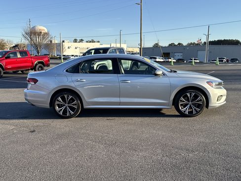 Used 2020 Volkswagen Passat 2.0T SEL image 5