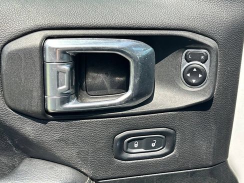 Used 2021 Jeep Wrangler Unlimited Sahara w/ LED Lighting Group AWD/4WD image 17