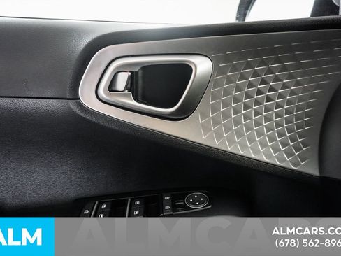 Used 2025 Kia Soul LX w/ LX Technology Package FWD image 38