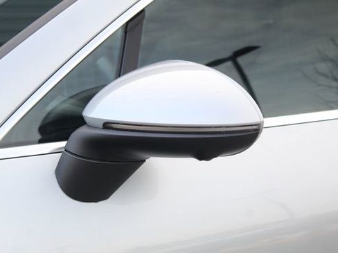 New 2025 Porsche Macan 4S Electric image 14