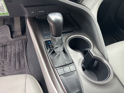 Used 2022 Toyota Camry SE image 18