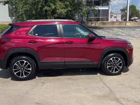 Used 2025 Chevrolet TrailBlazer LT AWD/4WD image 9