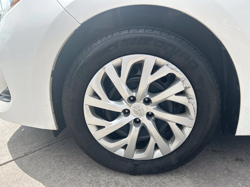 Used 2017 Toyota Corolla LE w/ Carpet Mat Package (TMS) FWD image 32