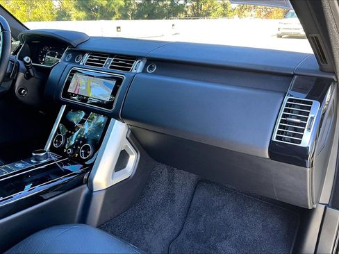 Used 2020 Land Rover Range Rover HSE image 17