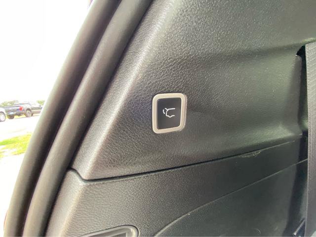 Used 2026 Chrysler Pacifica Limited FWD image 8
