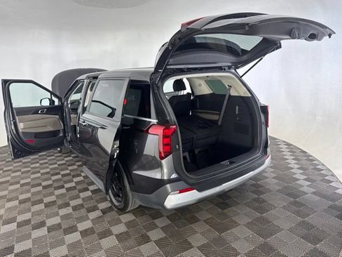Certified 2025 Kia Carnival FWD image 18