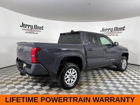 Used 2025 Toyota Tacoma SR5 AWD/4WD image 5