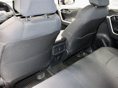 Used 2022 Toyota RAV4 LE image 21