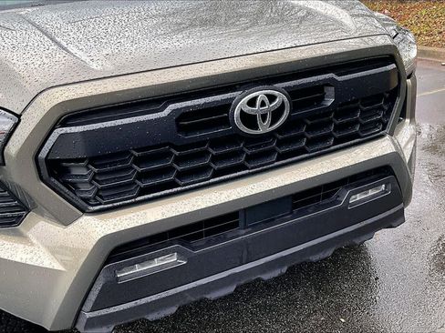 Certified 2025 Toyota Tacoma TRD Off-Road image 28