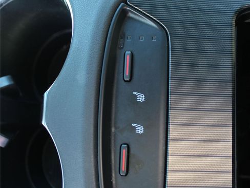 Used 2023 Toyota Venza XLE image 38