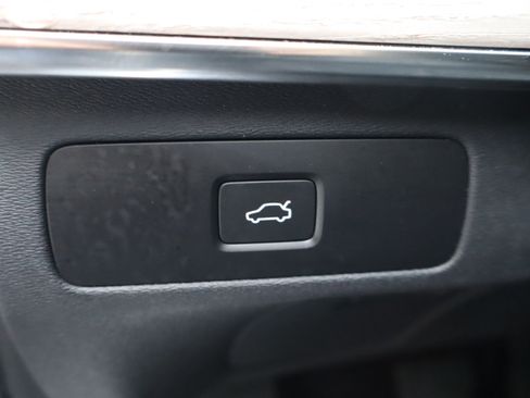 Used 2025 Volvo XC90 B6 Plus image 19