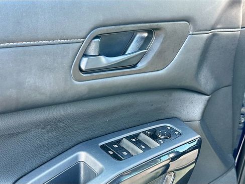 Used 2024 Nissan Pathfinder SV image 17