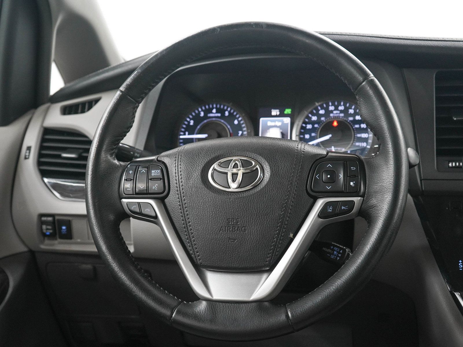 Used 2019 Toyota Sienna XLE FWD image 18