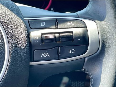 Certified 2025 Kia Sportage EX FWD image 19