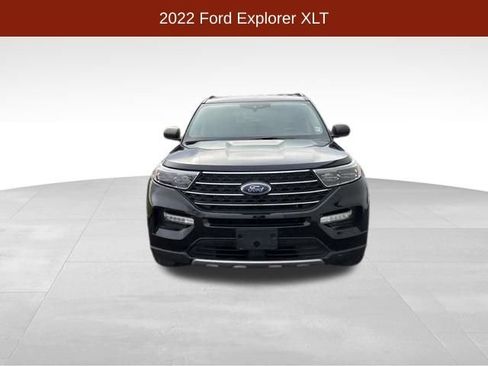 Used 2022 Ford Explorer XLT w/ Equipment Group 202A image 2