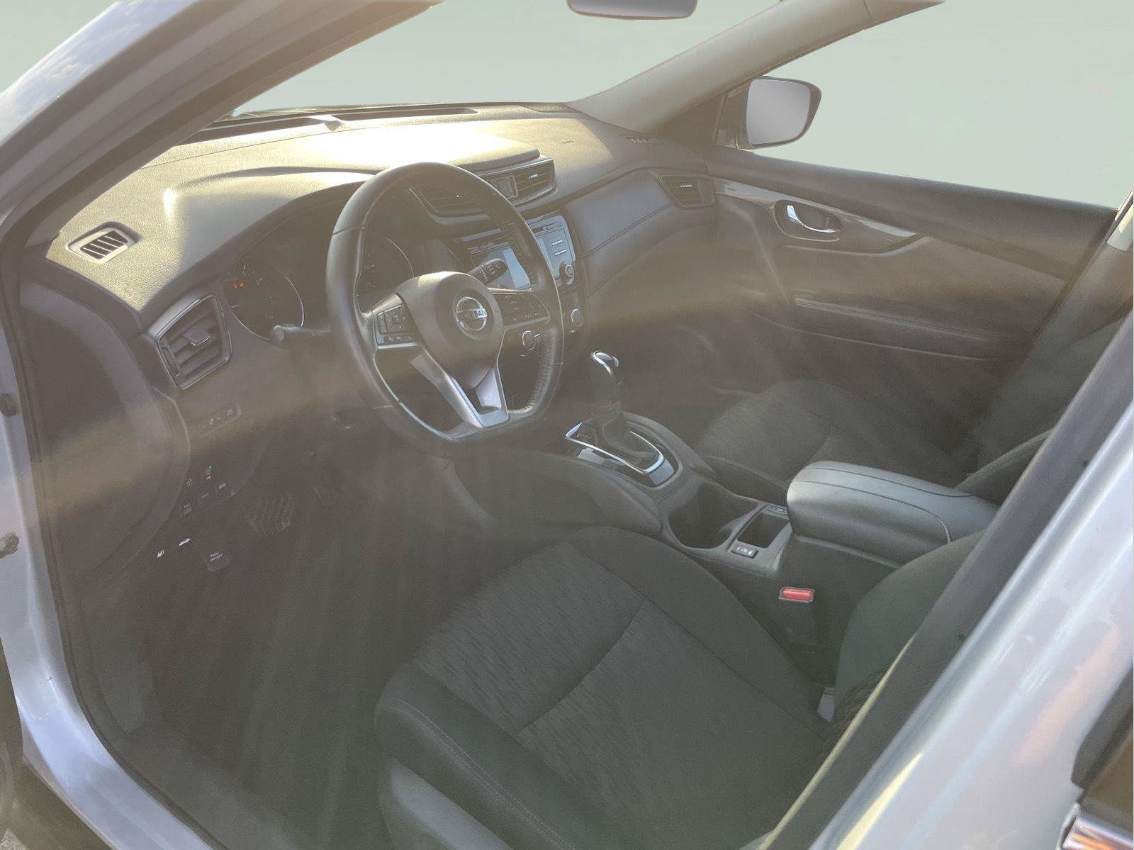 Used 2017 Nissan Rogue SV AWD/4WD image 13