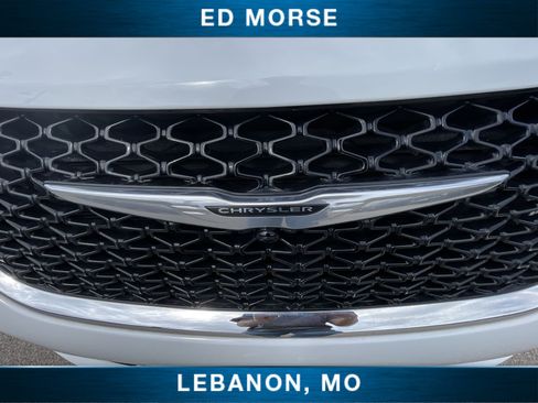 Used 2023 Chrysler Pacifica Touring-L FWD image 28