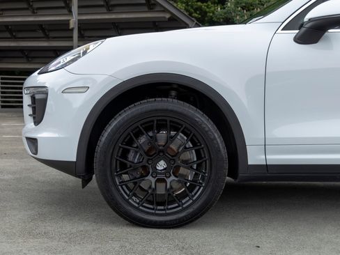 Used 2016 Porsche Cayenne AWD/4WD image 13