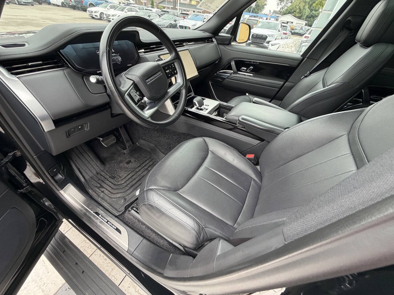 Used 2025 Land Rover Range Rover SE AWD/4WD image 25