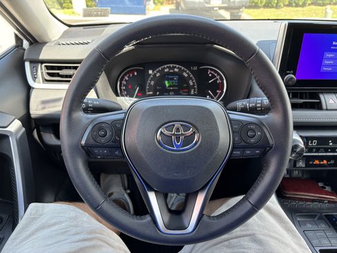 Used 2025 Toyota RAV4 XLE w/ Convenience Package AWD/4WD image 17